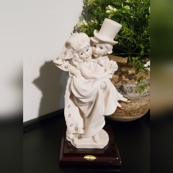Vintage Giuseppe Armani Figurine "Just  Married " Florence - Picture 2 of 6